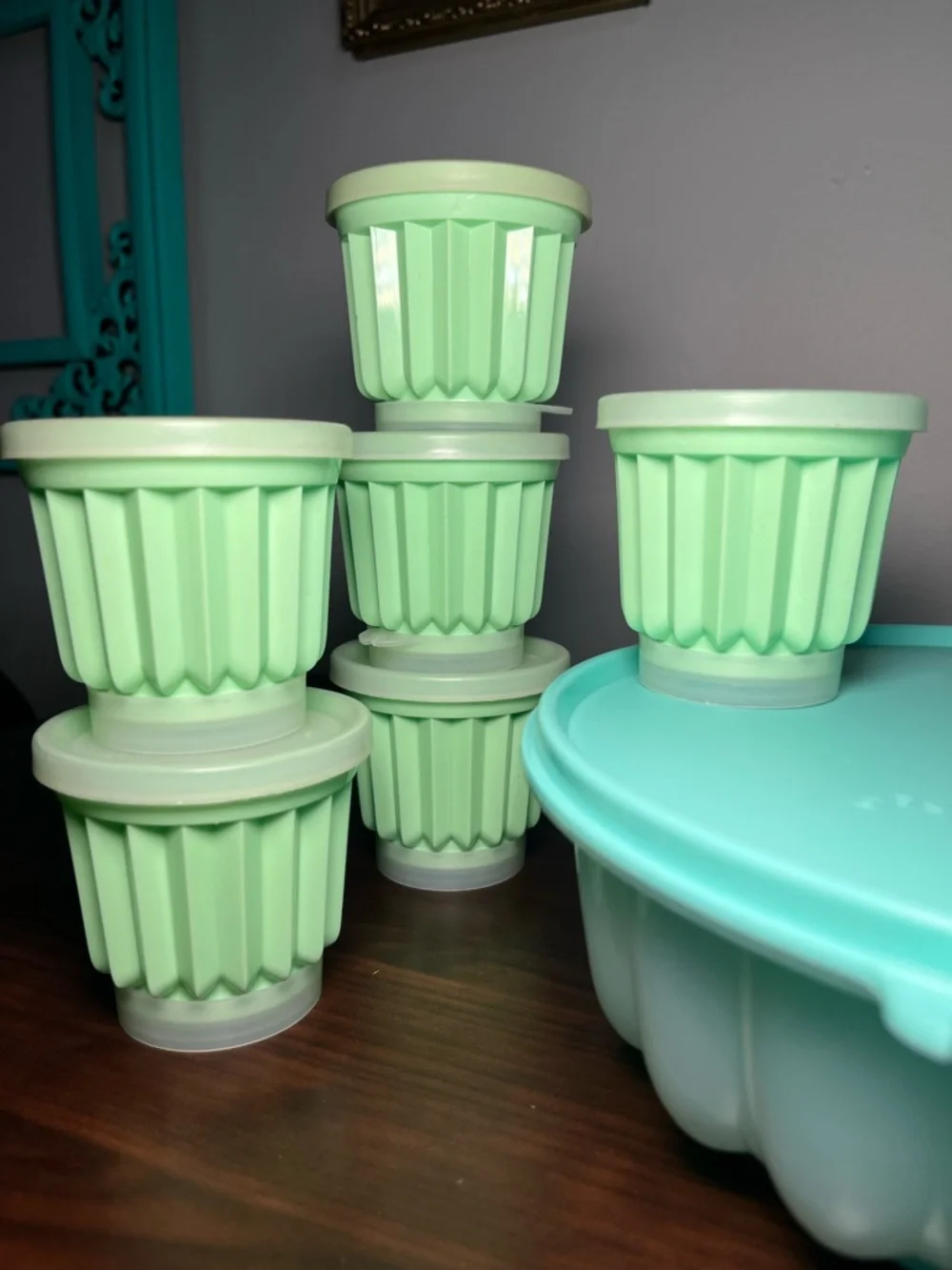 Iconic vintage Tupperware fluted Jello mold set with 6 individual mold. - Picture 11 of 15